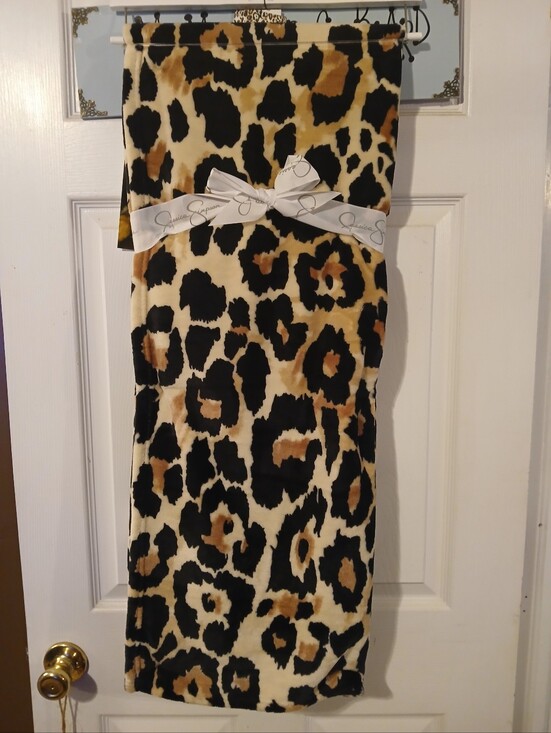 Jessica Simpson Other - Jessica Simpson NWT Leopard Super Soft Plush Throw